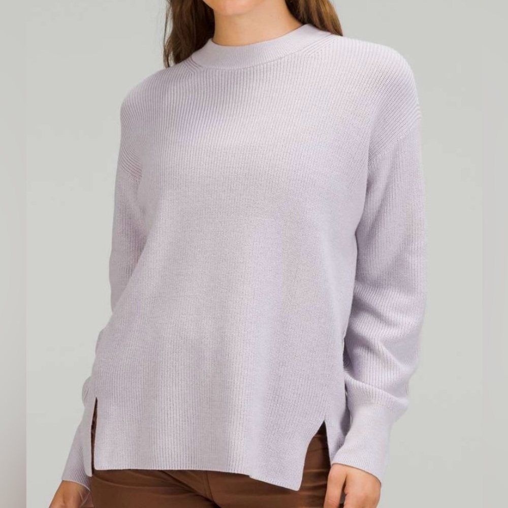 Lululemon wool blend ribbed pullover sweater.  Splits at hemline. Size 6.